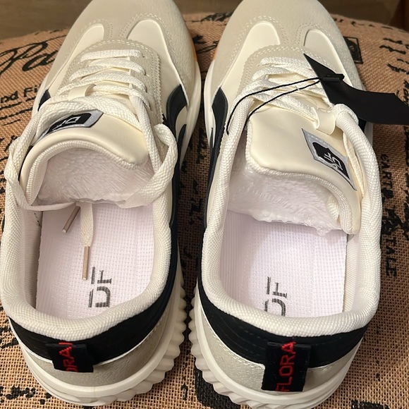 NWT DE FLORANCE Sneakers - Picture 4 of 6